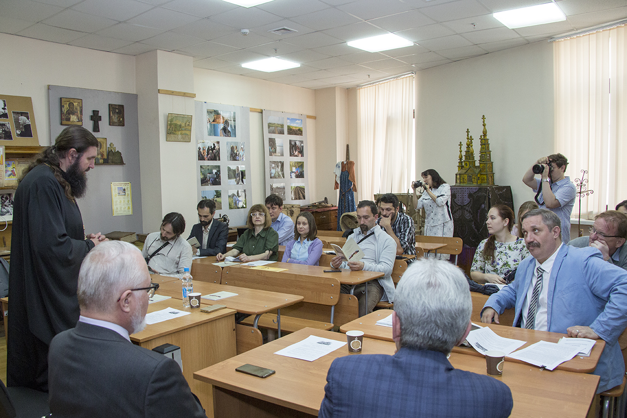 Круглый стол "Русское Патриаршество: к 100-летию возрождения" Круглый стол "Русское Патриаршество: к 100-летию возрождения"
