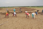 Расчистка подкурганного пространства перед фотофиксацией